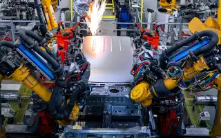 Сварка кузова Jeland на заводе «АГР» в Шушарах