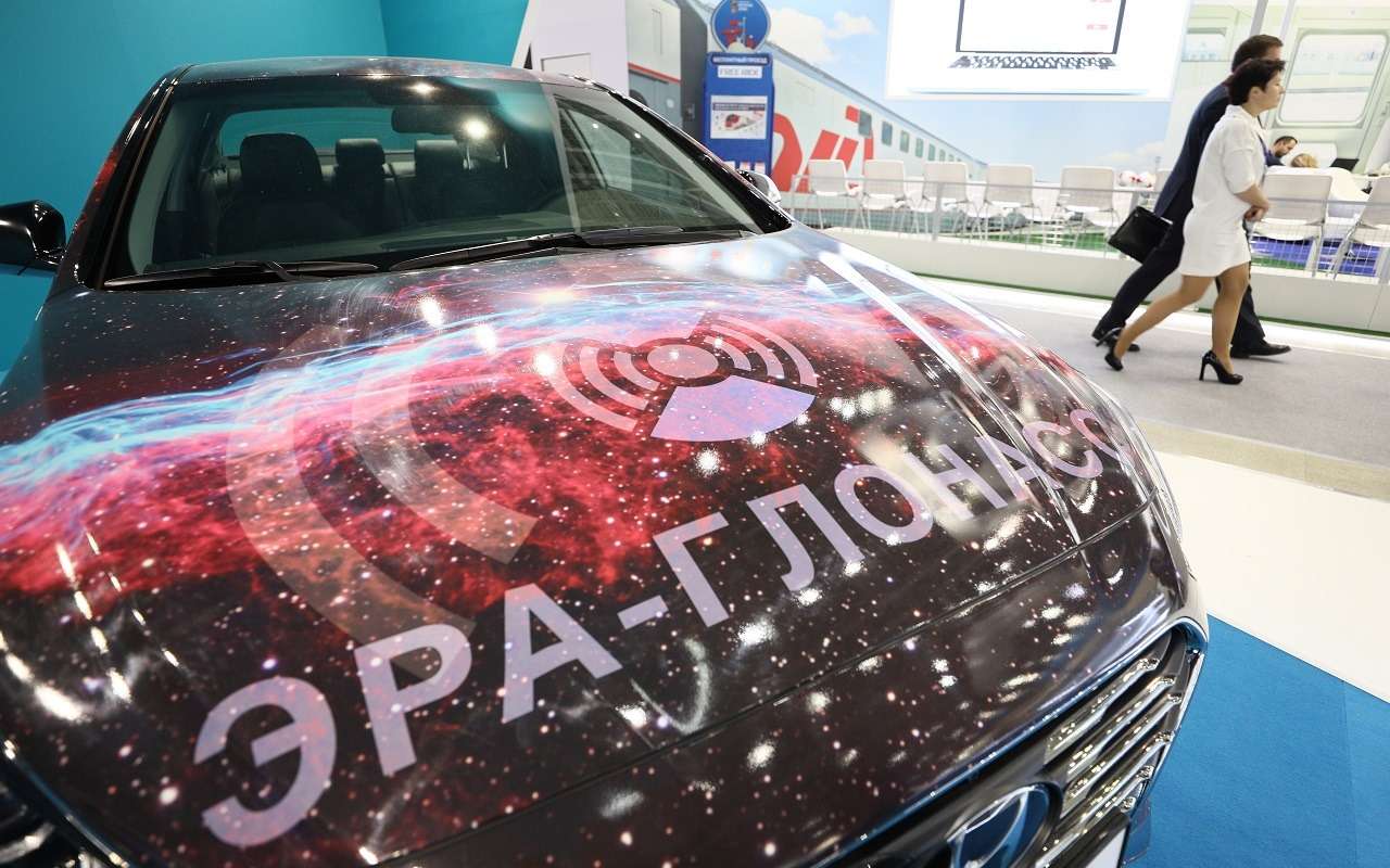 Машина повисла на дереве: ЭРА-ГЛОНАСС спасла годовалого ребенка после аварии