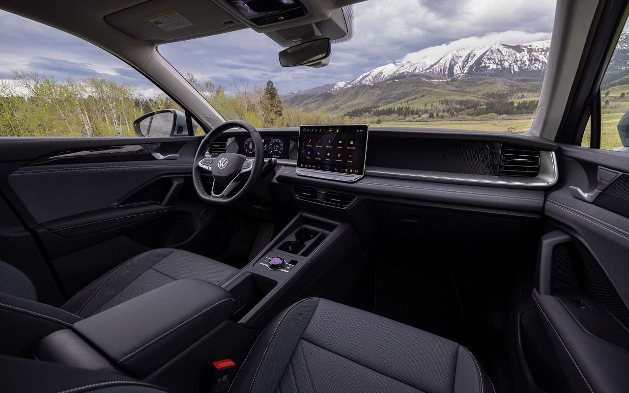 Интерьер Volkswagen Tiguan L Pro
