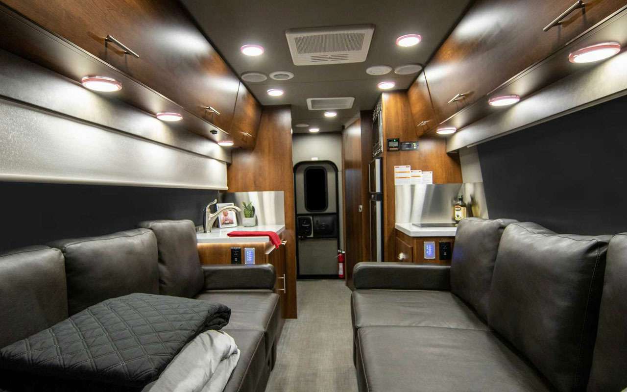 Пора в отпуск: новый автодом классической компании Chinook