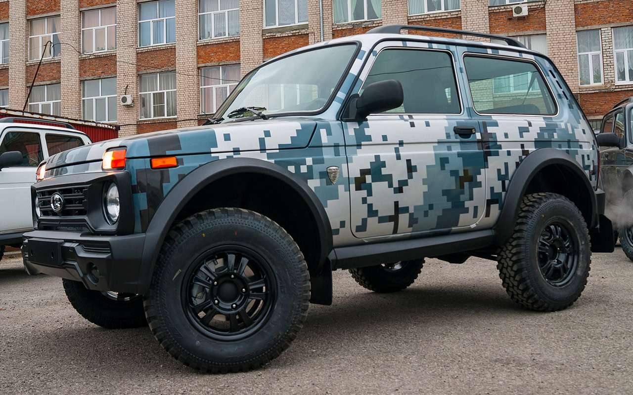 Нива бронто отзывы. Лада 4х4 Bronto. Lada Bronto 4х4. Lada 4x4 Bronto камуфляж. Лада 4x4 Бронто камуфляж.