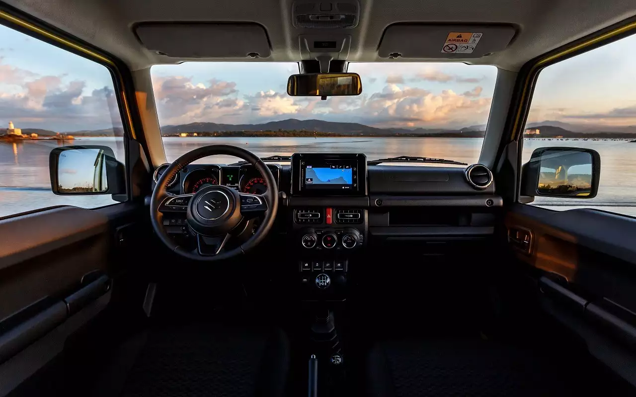 Интерьер Suzuki Jimny