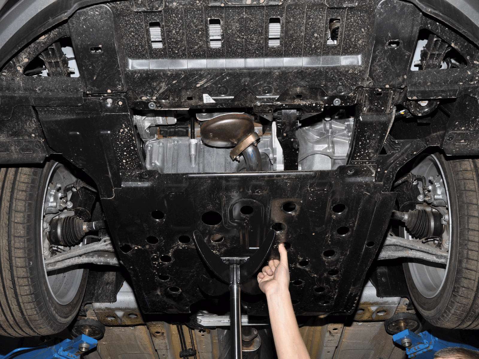 Защита картера на шевроле лачетти седан 2010 г. Chevrolet cruze защита двигателя. Снять установленную защиту. 8. Снять установленную защиту.