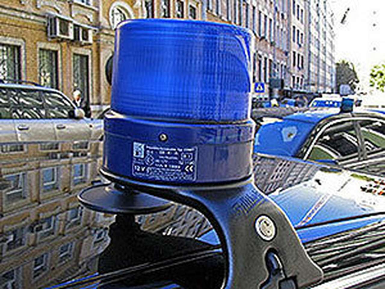 ЛДПР призывает за незаконные мигалки сажать, разорять и лишать прав