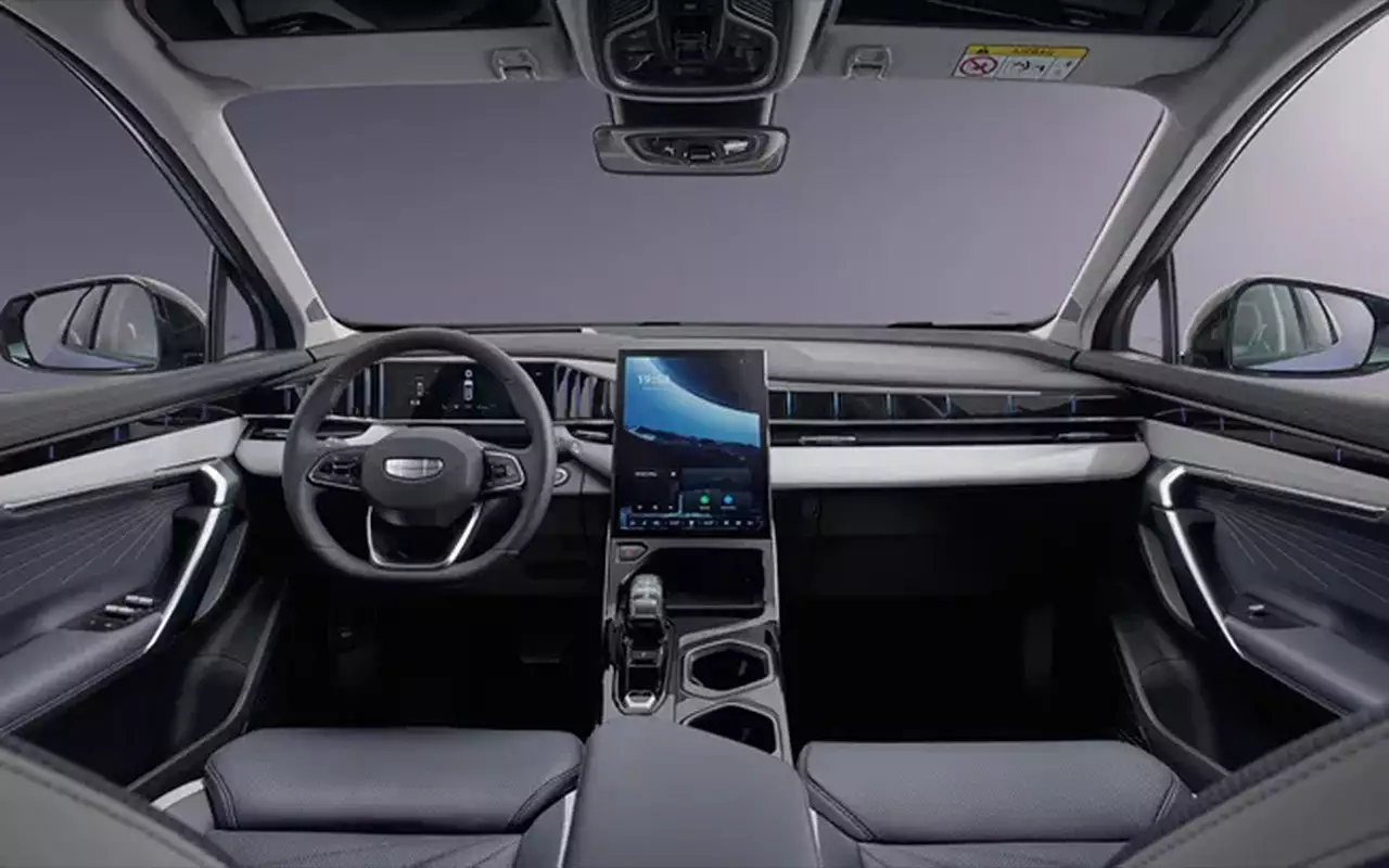 Популярный кроссовер Geely приятно подешевел: называем цены