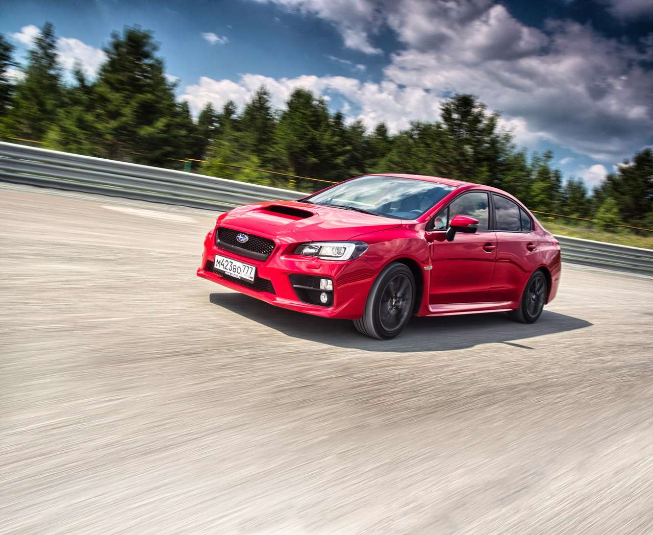 Subaru WRX. Производство Япония. В России с июня 2014 года. От 1 599 900 рублей 