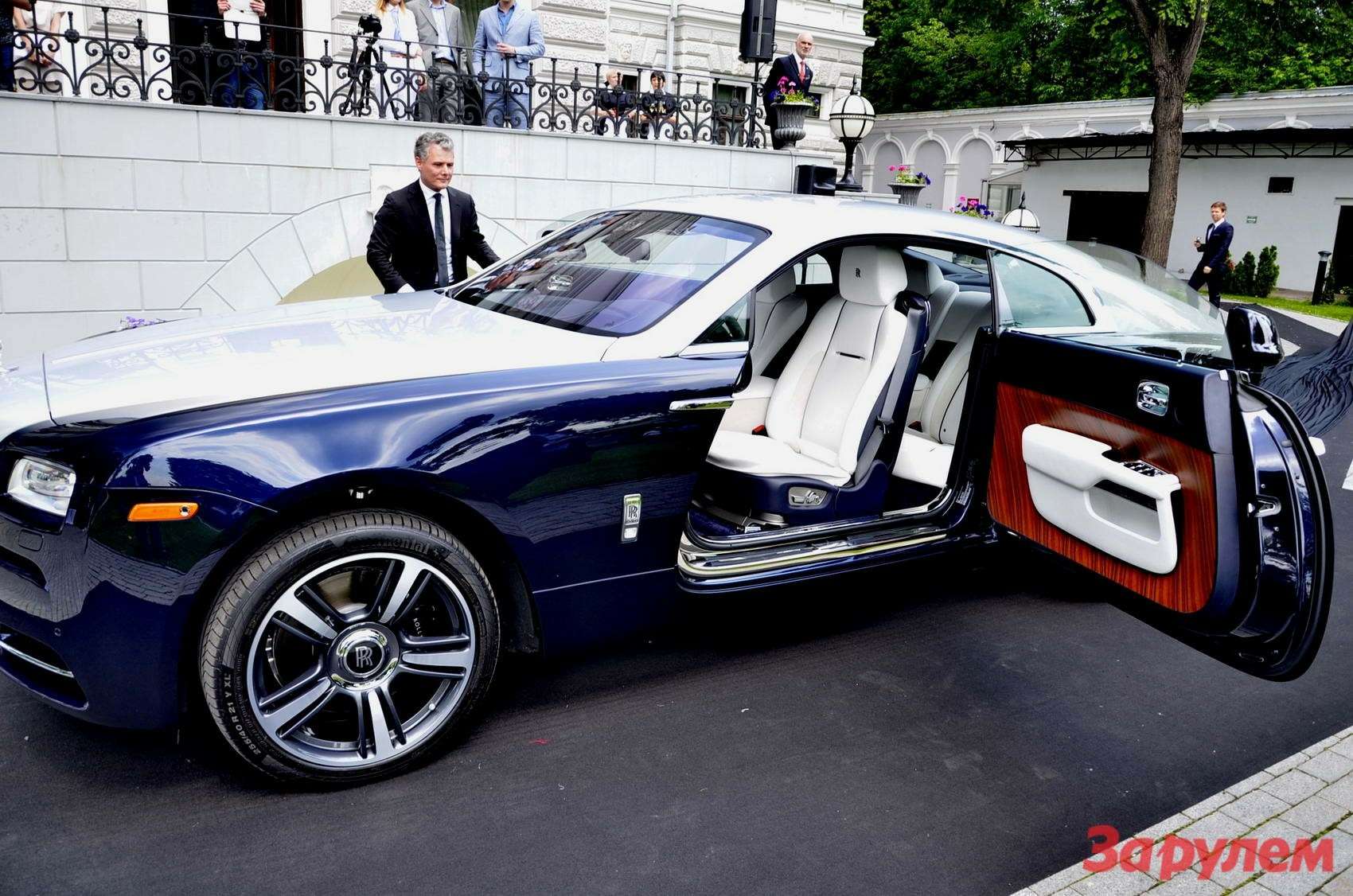 1000000 35. Роллс Ройс 35 миллионов. Rolls Royce Motor cars Moscow. Саркисов Виген на Ролс Ройсе. Самый быстрый Роллс Ройс.