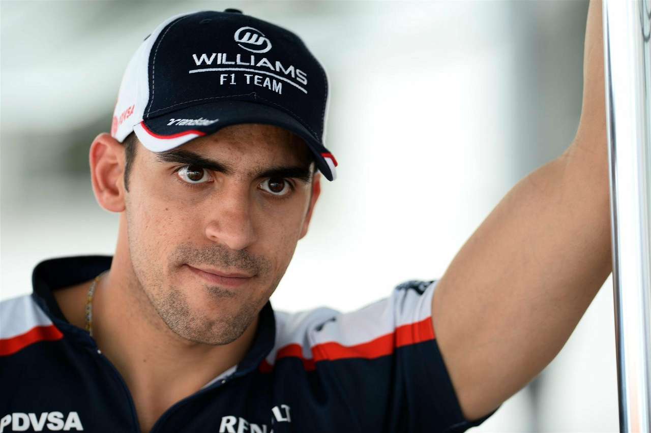 Пастор Мальдонадо: «Не секрет, что я хотел внести изменения в свою карьеру в Формуле 1, и Lotus предложила мне лучший вариант, который позволит быть конкурентоспособным в следующем году. Регламент и сами автомобили сильно изменятся, так что это отличная возможность начать все с начала».