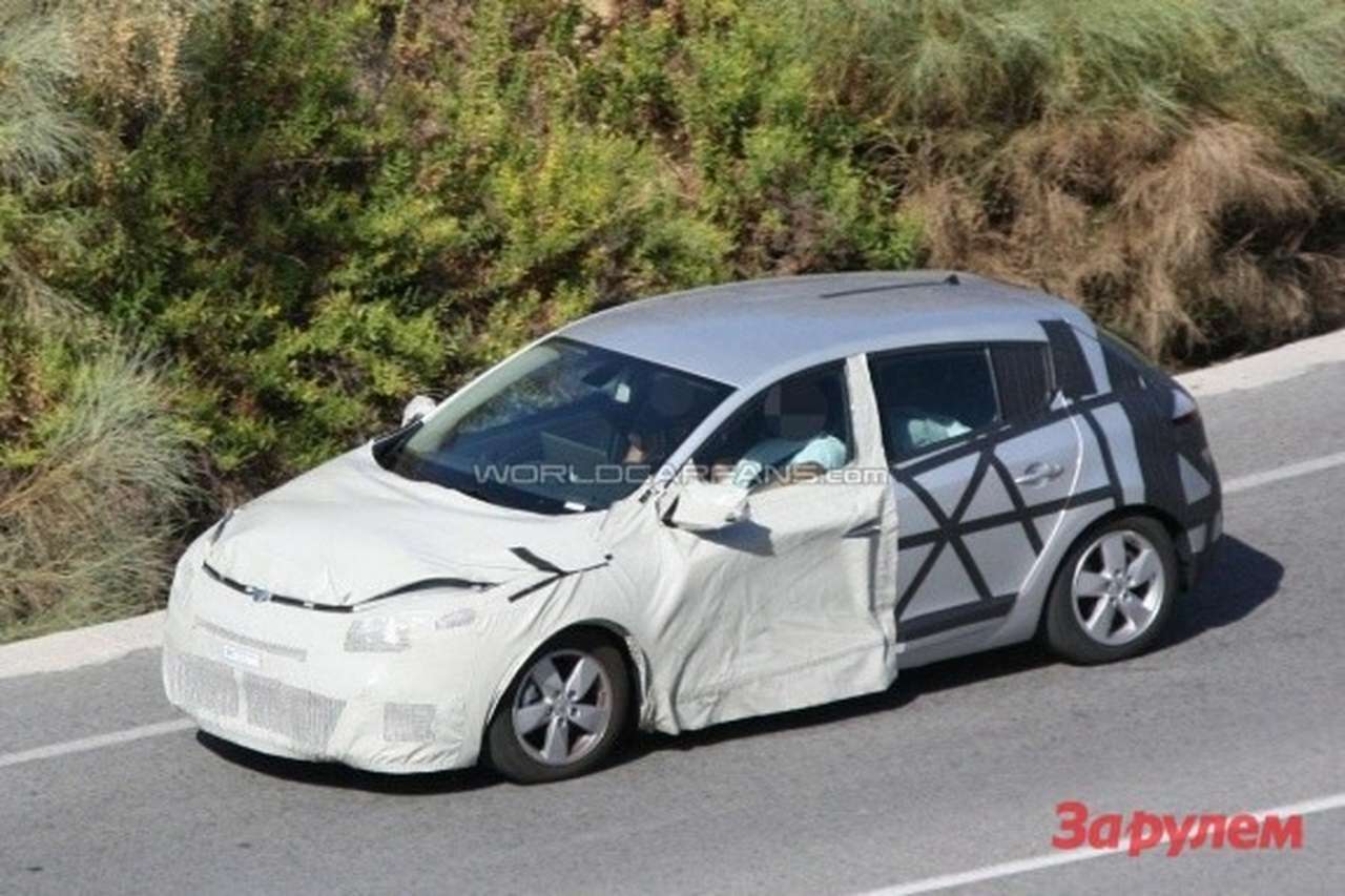 Обновленный Renault Megane попался фотошпионам