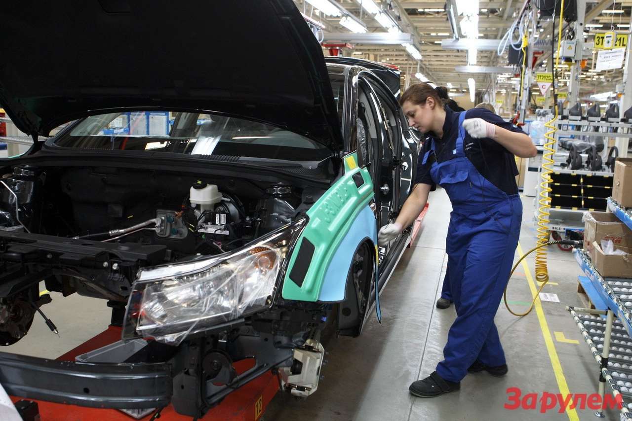 Сотрудники завода GM в Петербурге протестуют против 10-часового рабочего дня