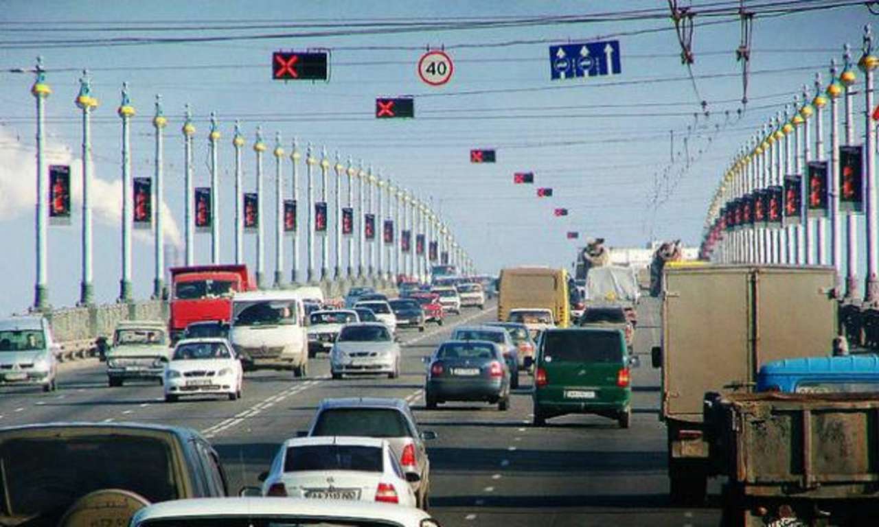 В Москве загадочно исчезла одна из трех реверсивных полос