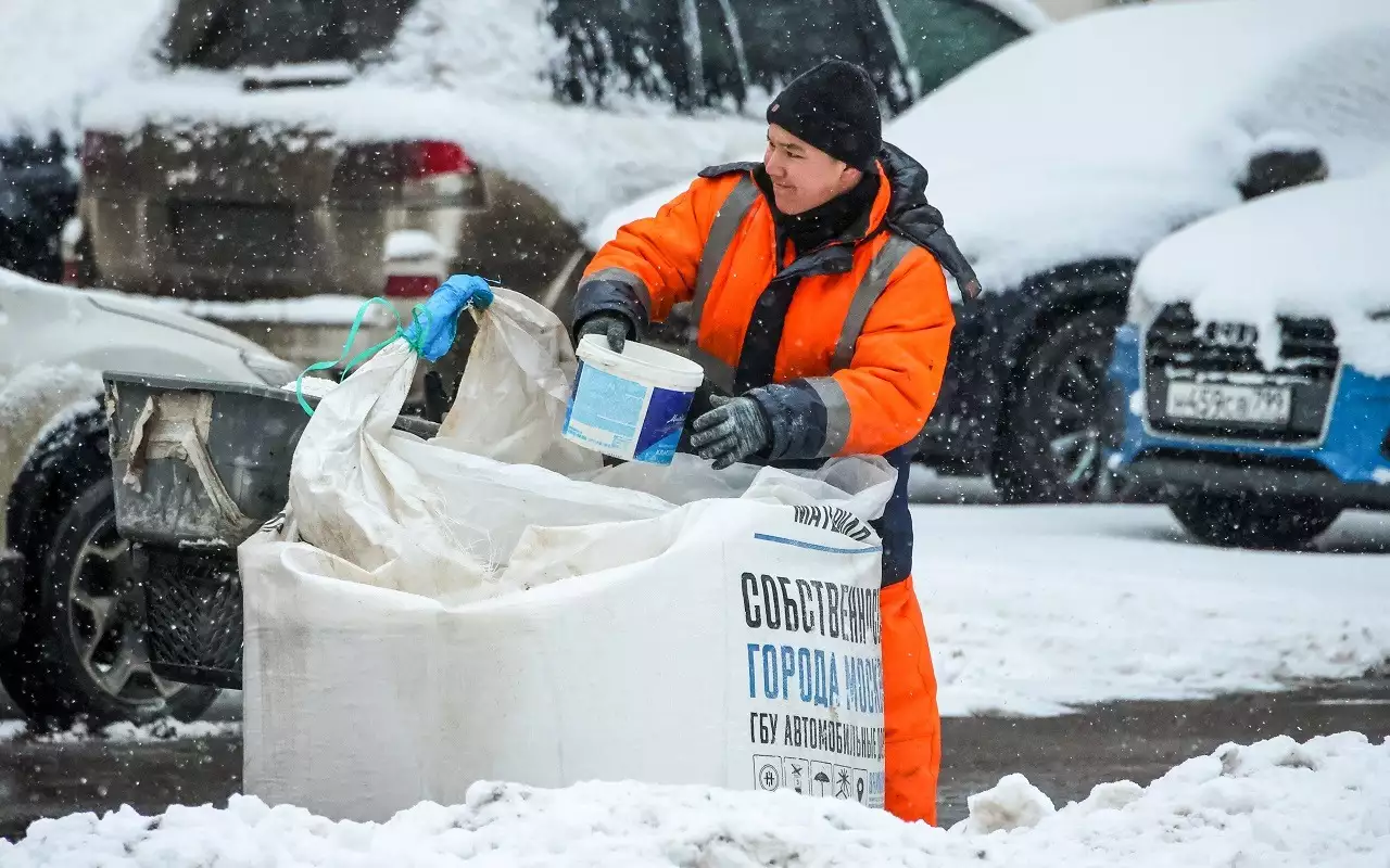 Чем обрабатывают дороги — реагенты проверили на безопасность!