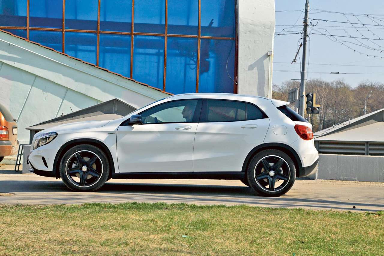 Автомобилисты по-прежнему предпочитают белый цвет