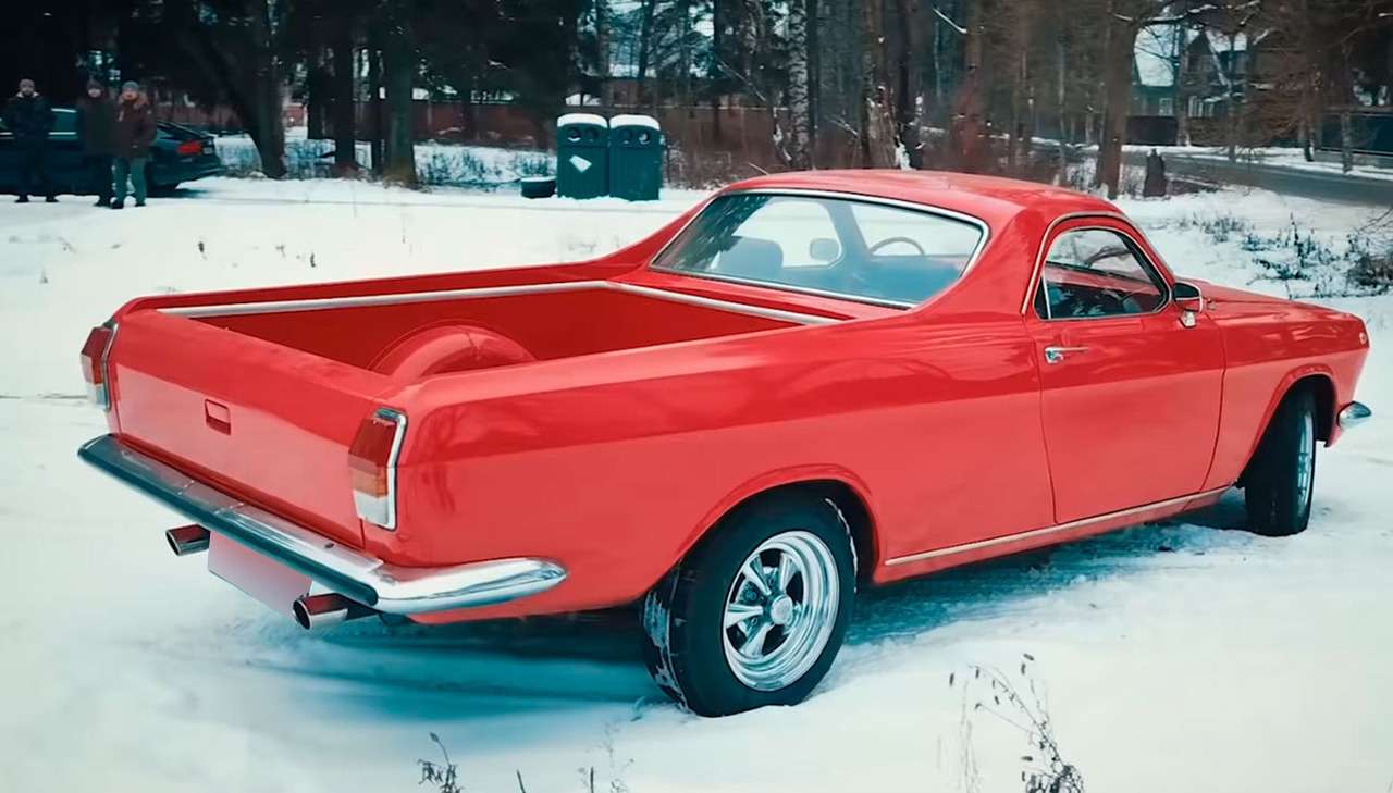 Идея пикапа воплотилась уже в современности. Но не хозяйственного грузовика, а скоростного автомобиля в стиле американского Chevrolet El Camino. На машине подобающий мотор – 300-сильный марки Toyota.