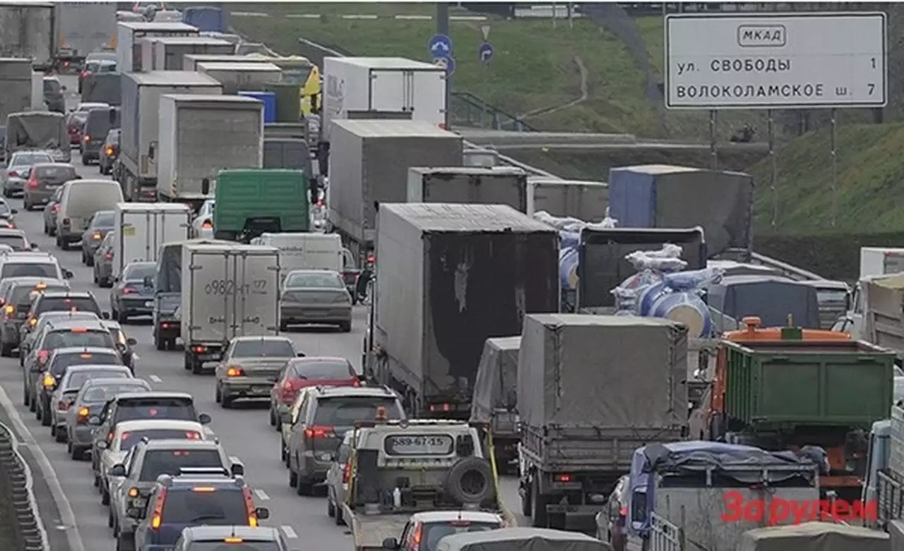 Тяжелым грузовикам закроют Москву с февраля 2013 года