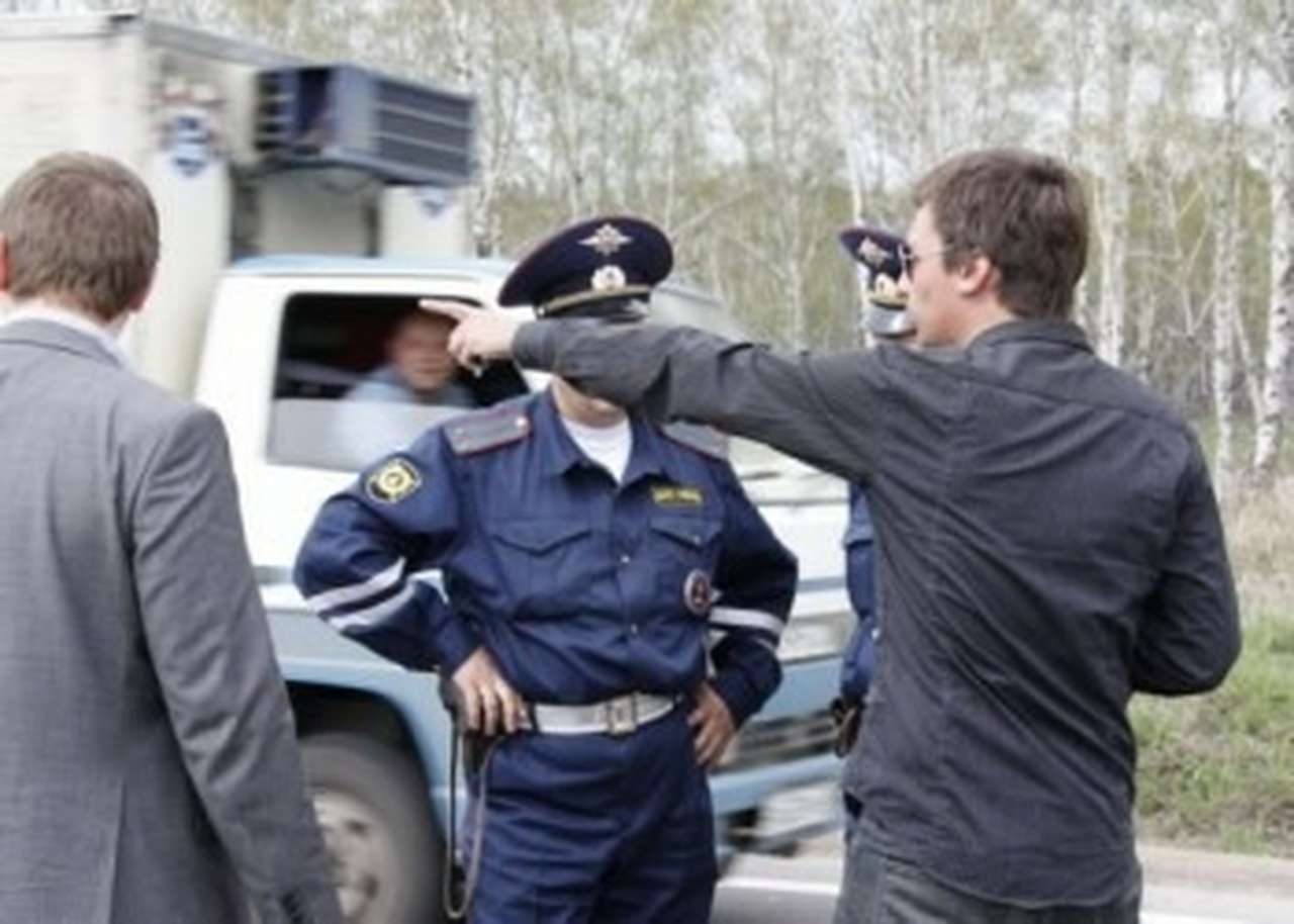 За обгон по встречке, завершенный пересечением сплошной, лишат прав 