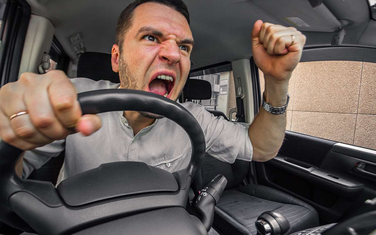 Классовое самосознание: водители дорогих автомобилей реже пропускают пешеходов