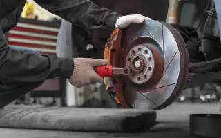 Не просто скрежет: 4 звука в тормозах, которые нельзя игнорировать