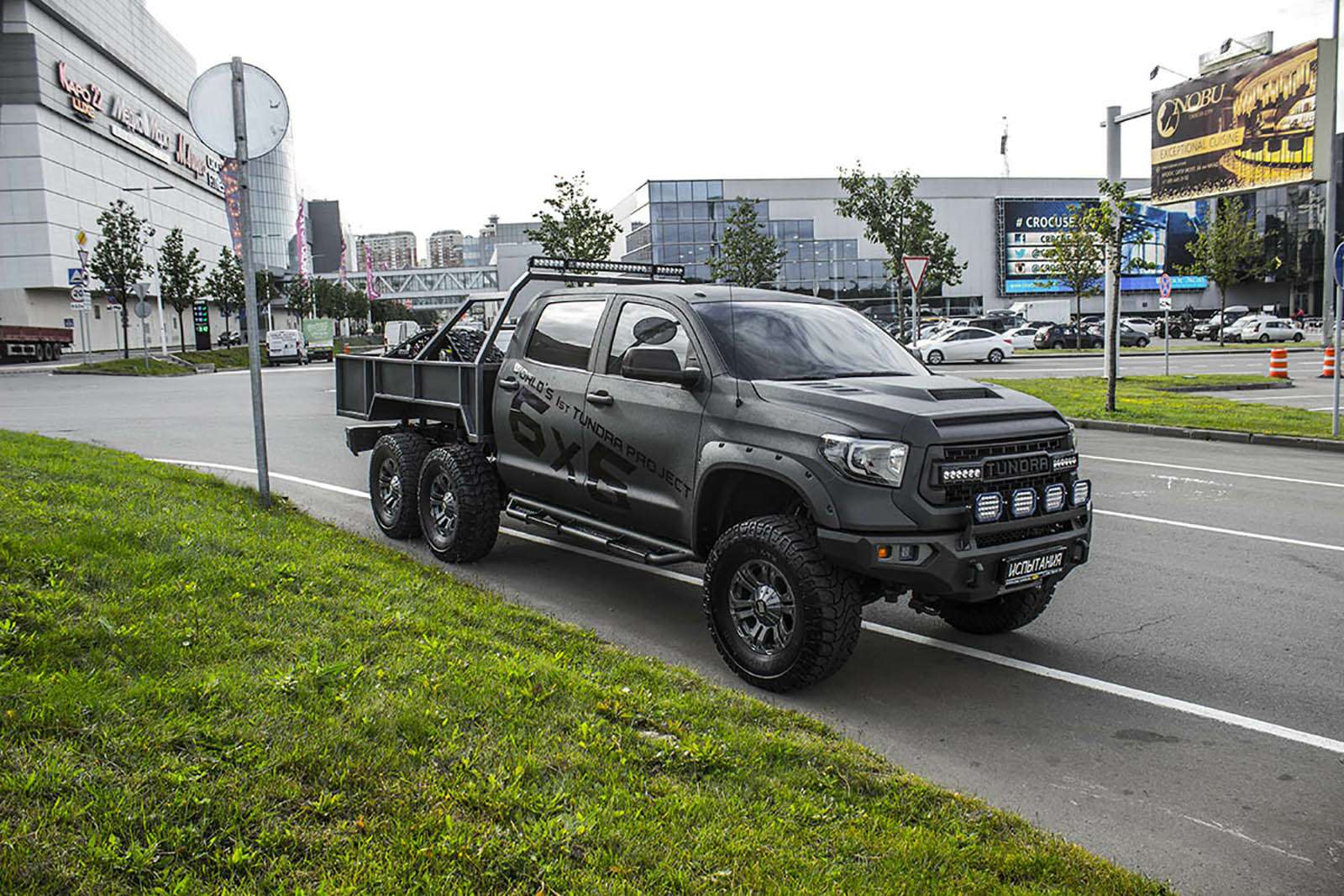 Тундре 6. Toyota Tundra 6x6 Hercules. Toyota Tundra 2021 6x6. Тойота тундра 6 на 6. Тойота тундра 6 колес.