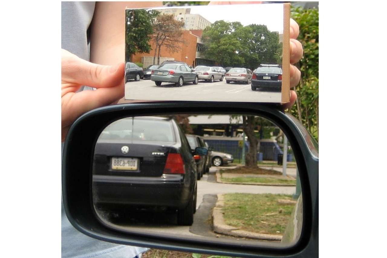 Математик из США запатентовал зеркало без «мертвых зон»