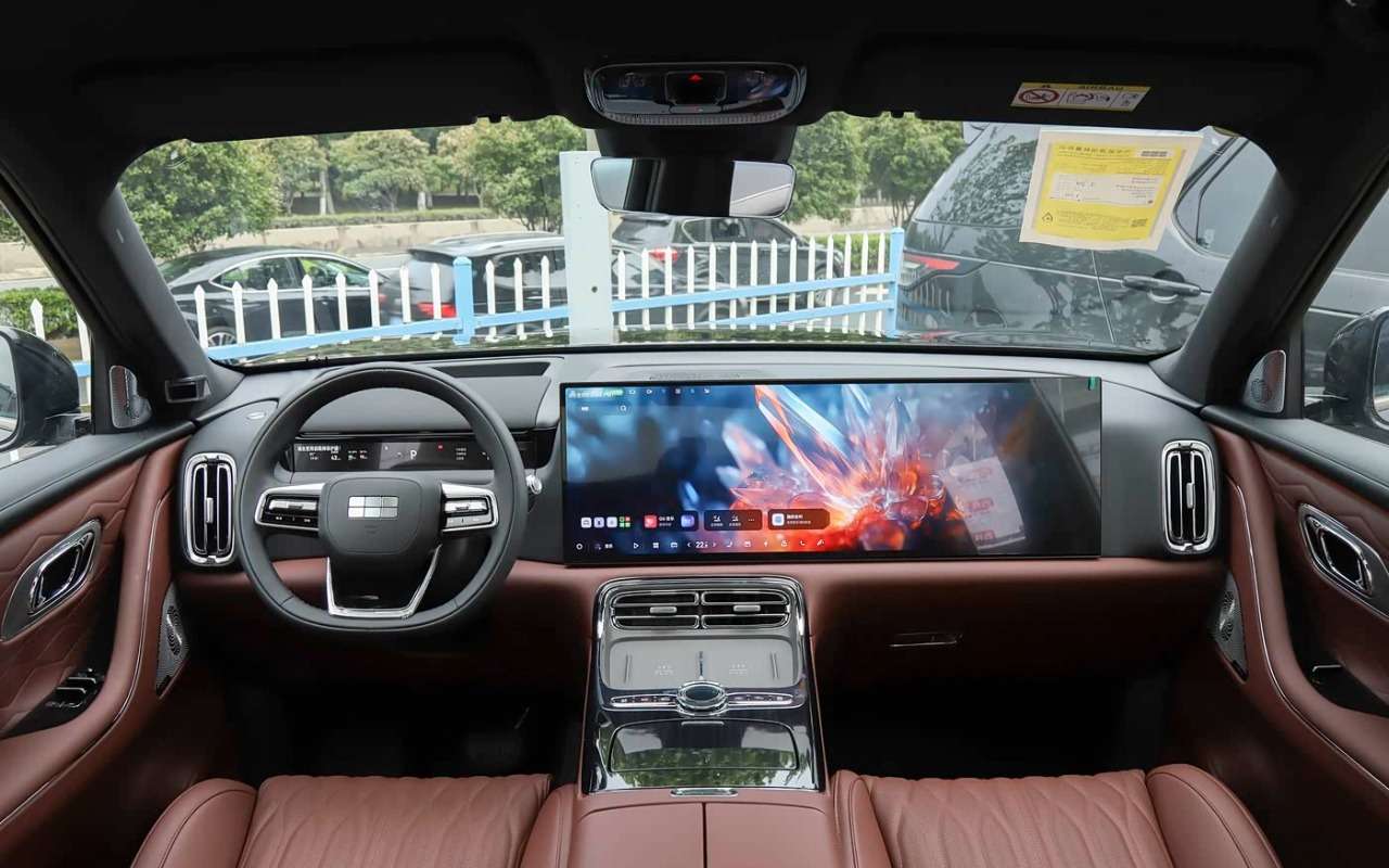 Интерьер Geely Galaxy M9 Black Gold Smart Edition