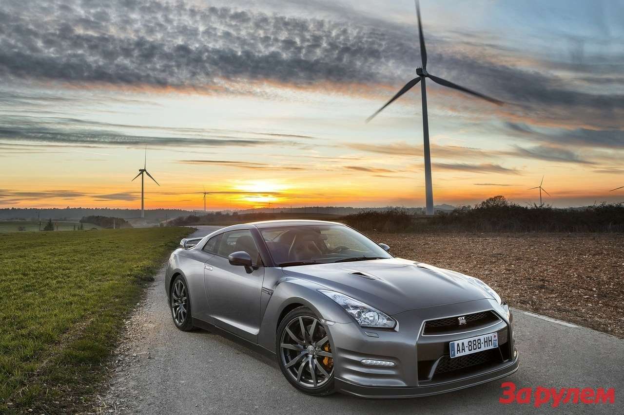 Новый спорткар Nissan GT-R станет гибридом