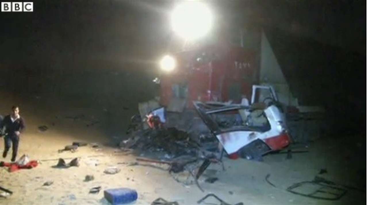 30 человек погибли в столкновении поезда с двумя автомобилями