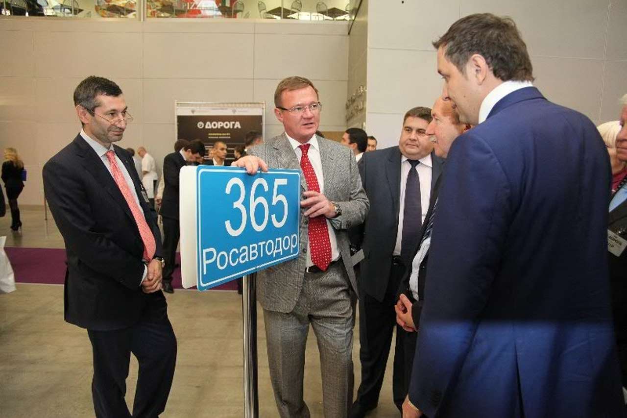 Километровые столбики на обочинах федеральных трасс получат новый дизайн