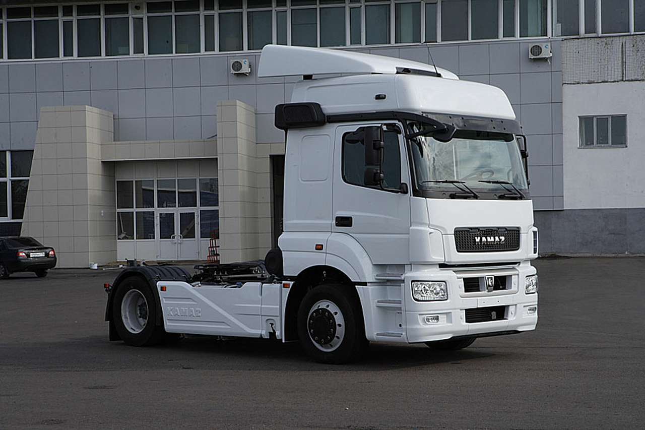 КАМАЗ совместно с Daimler выпустит партию магистральных тягачей 