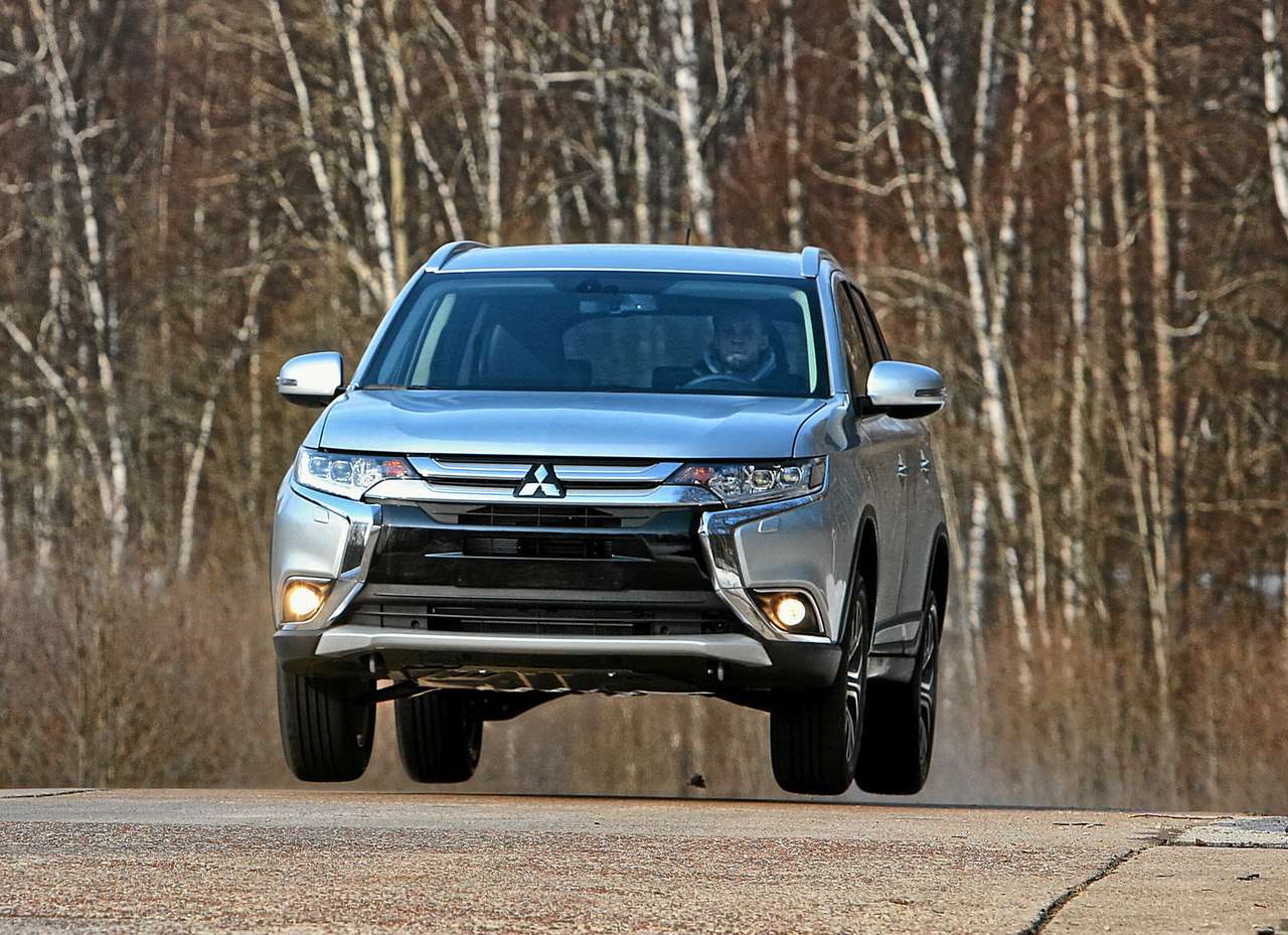 Обновленный Mitsubishi Outlander: при чем здесь XRAY?