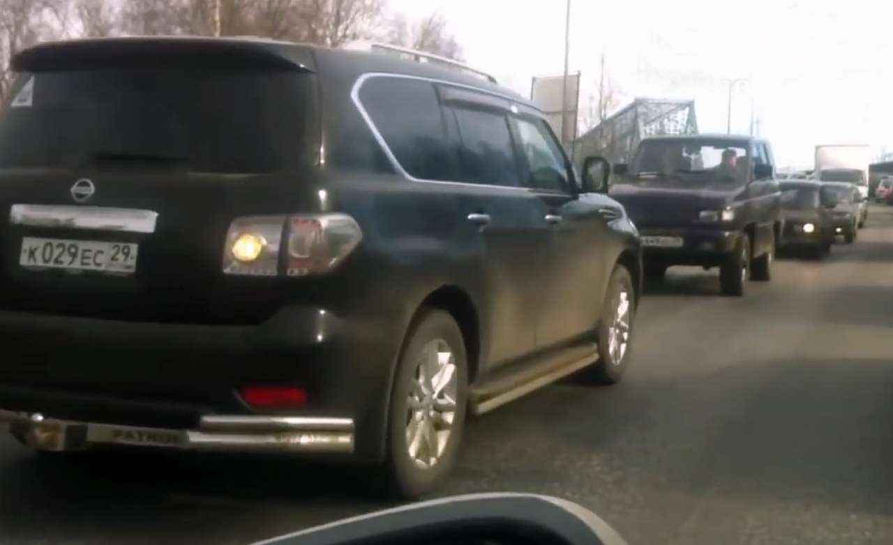 Что случается с теми, кто лезет без очереди (ВИДЕО)