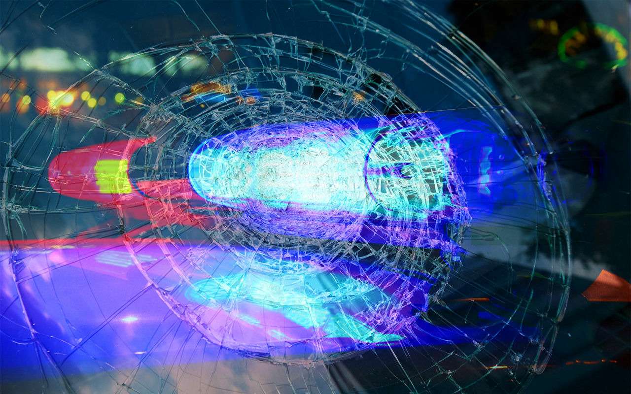 Муж пьяной автоледи разнес машину ГИБДД слесарным ключом