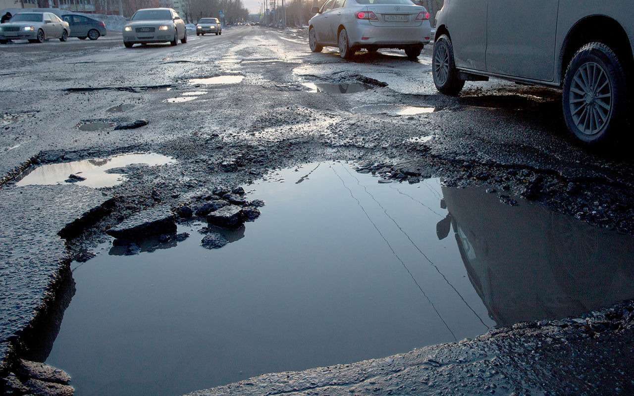 Заплатить за поврежденный автомобиль дорожников заставил только Верховный суд