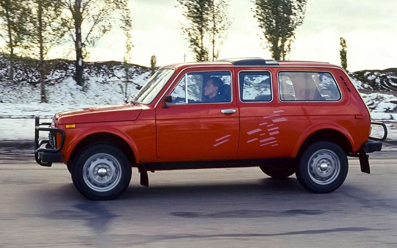 ВАЗ-2129 (известна в народе под именем Кедр) — удлиненная на полметра Нива с трехдверным кузовом.