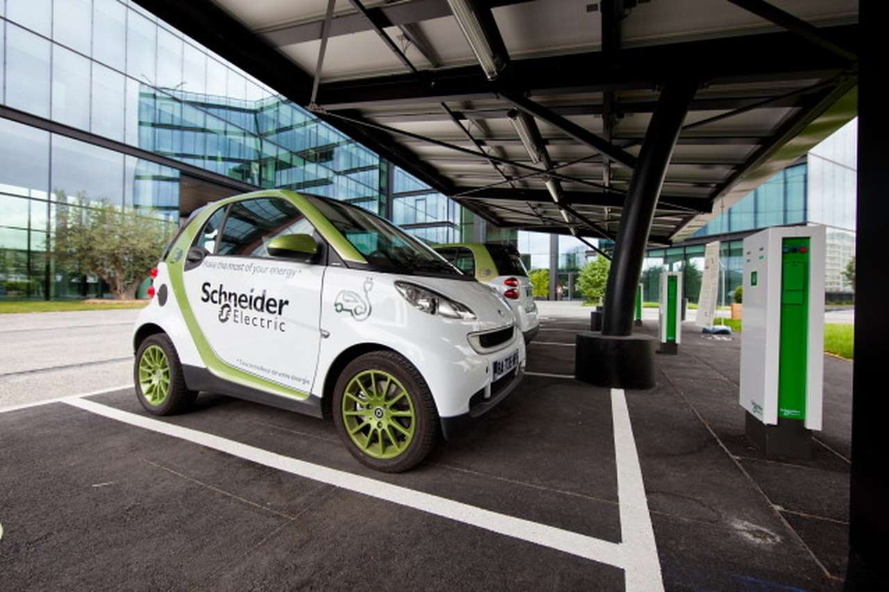 Госдума намерена пересадить россиян на электромобили