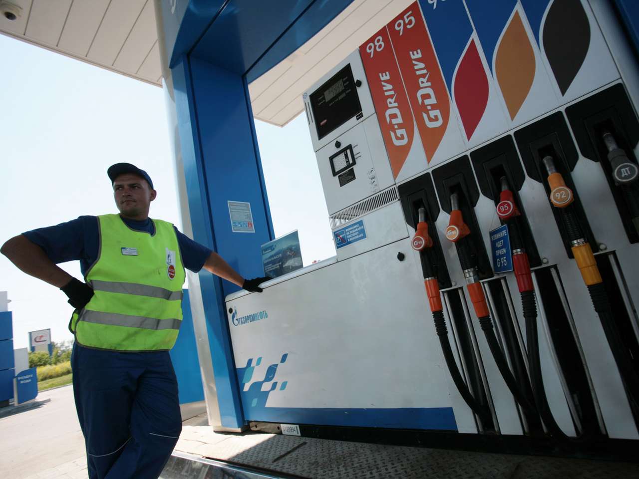 Бензин в России продолжает дорожать