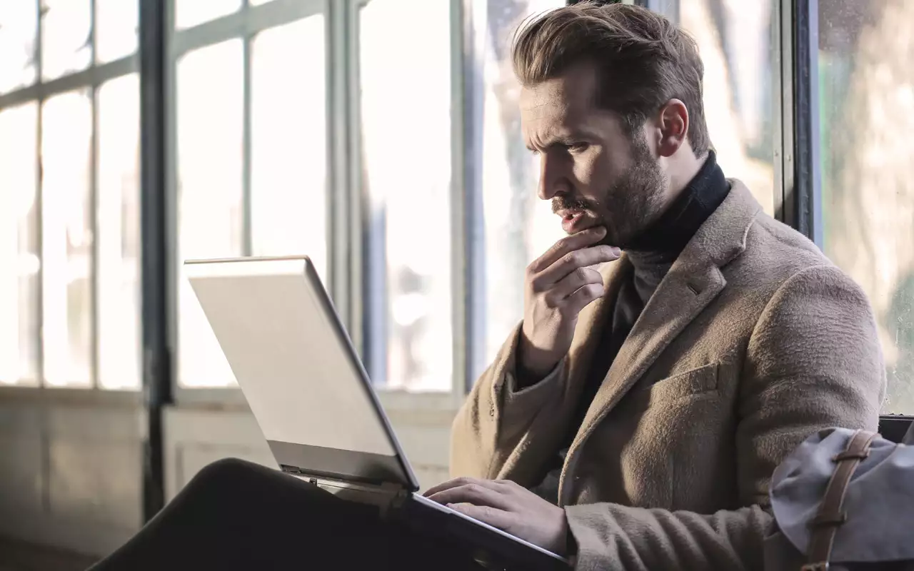 Дорогие автомобили не дают чиновникам покоя