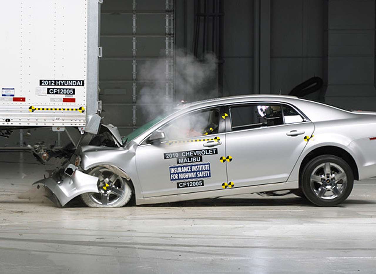 Противоподкатная защита большегрузов небезопасна для водителей легковушек 