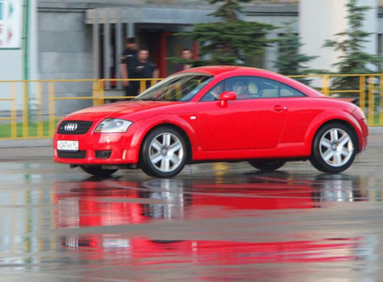 Дилер Audi отметил 6-летие подписания контракта