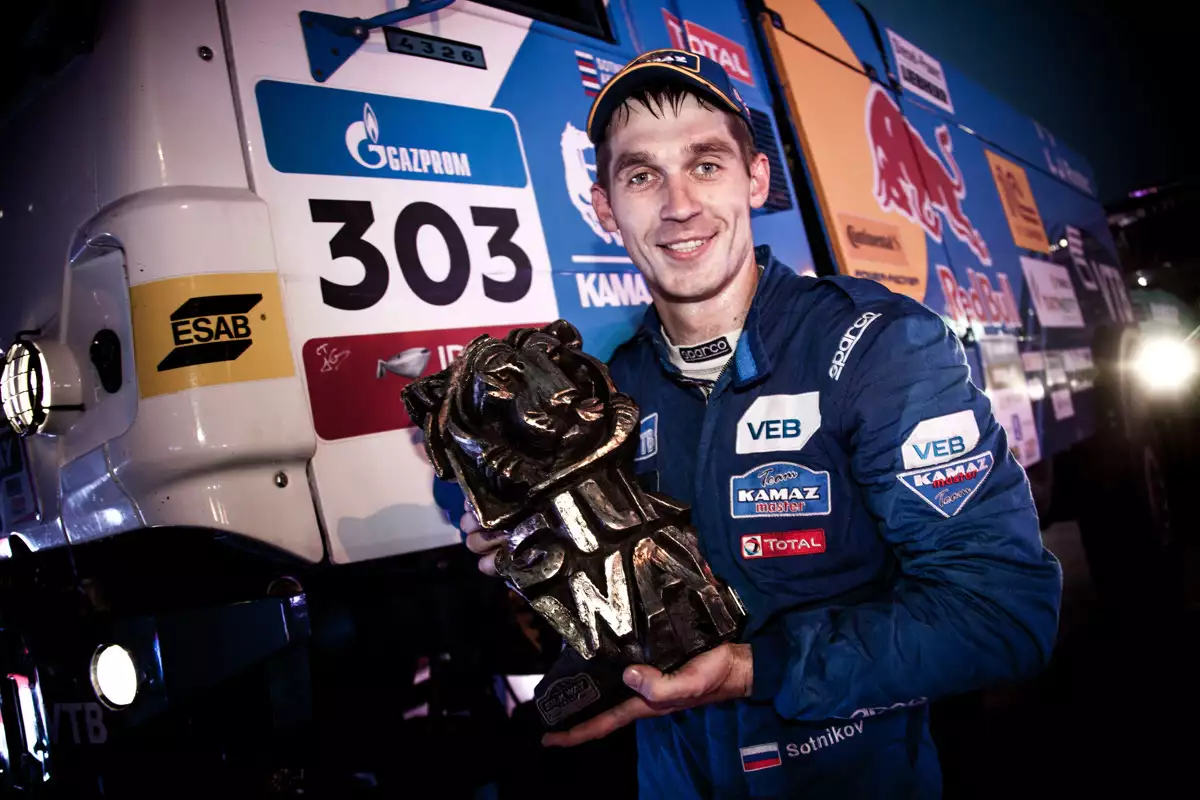 Сотников спорт. Сотников КАМАЗ мастер. Дмитрий Сотников КАМАЗ. Дмитрий Сотников Дакар. Дмитрий Сотников гонщик.