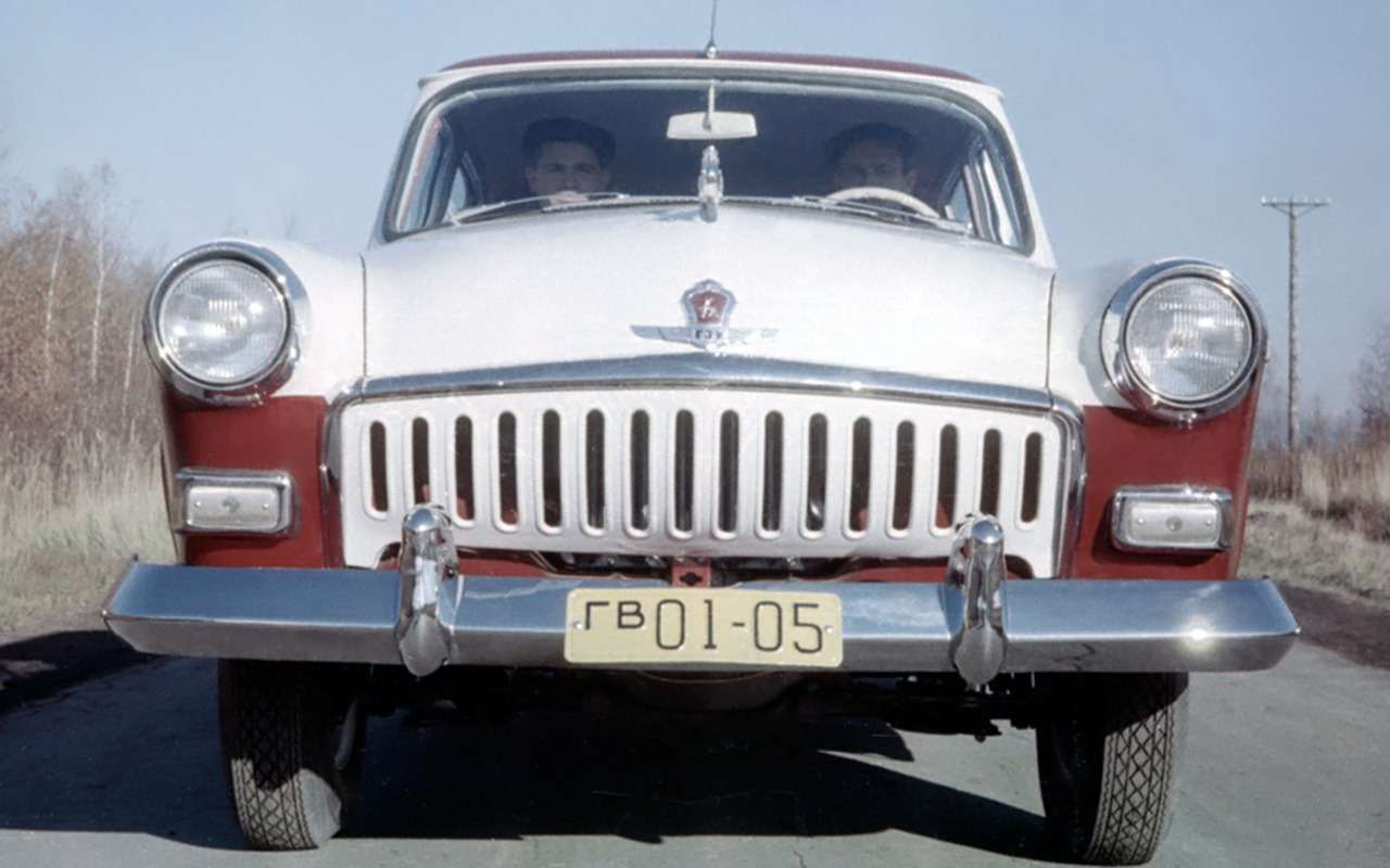 Первая автоматическая коробка передач в СССР была опробована и даже пошла в серию на Волге ГАЗ-21 1956 года. Вскоре подобные агрегаты обрели и внедорожные грузовики МАЗ. На Волге автомат не прижился и был снят с производства. Серийные легковые автоматы ставили лишь на представительские автомобили ГАЗ и ЗИЛ, а также на Волги для спецслужб с моторами V8.