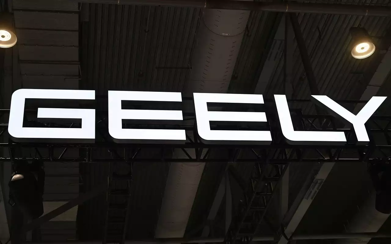 Geely переписала цены на свои авто в России