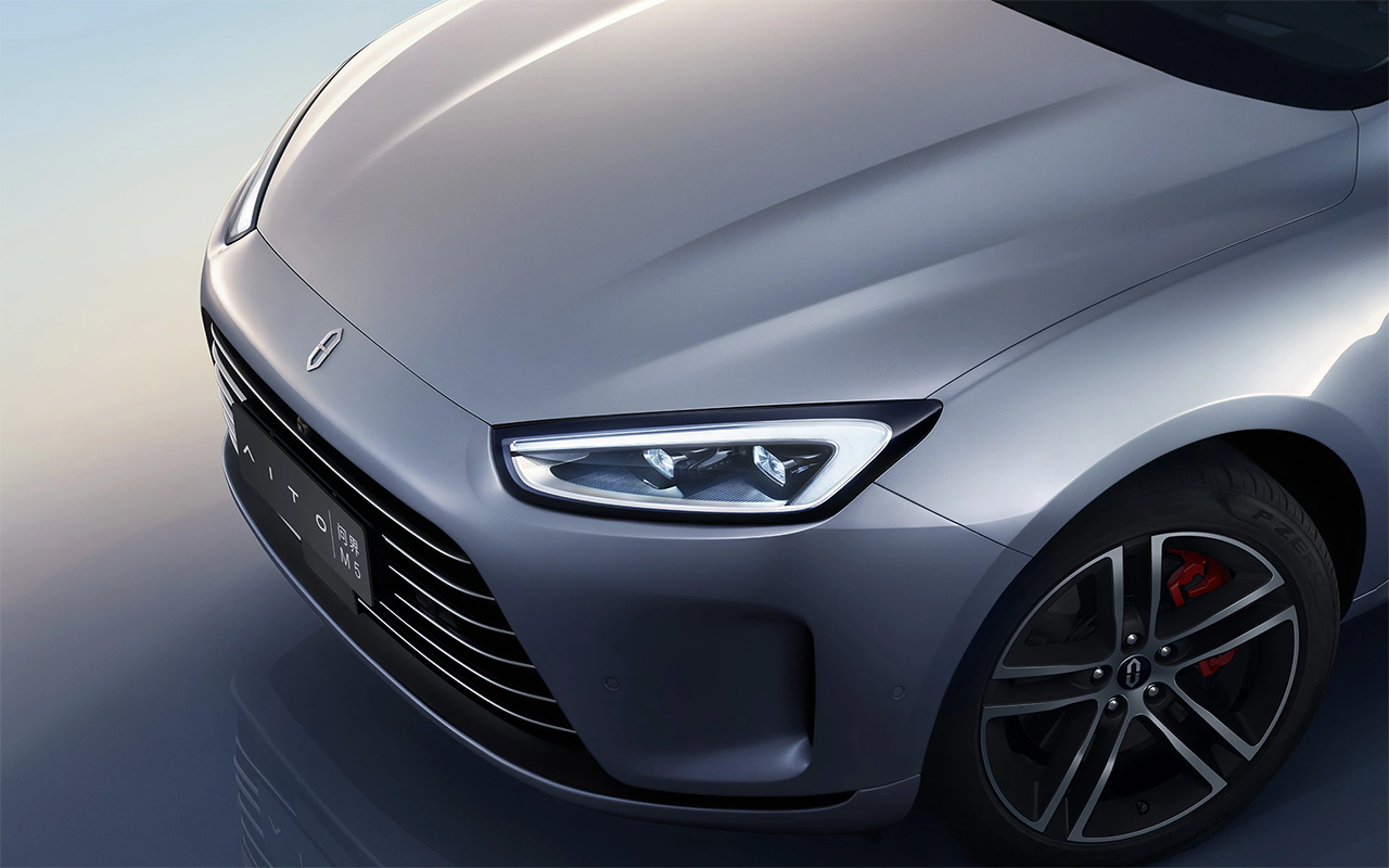 Huawei привез на российский рынок премиальные гибридные кроссоверы AITO M5 и M7