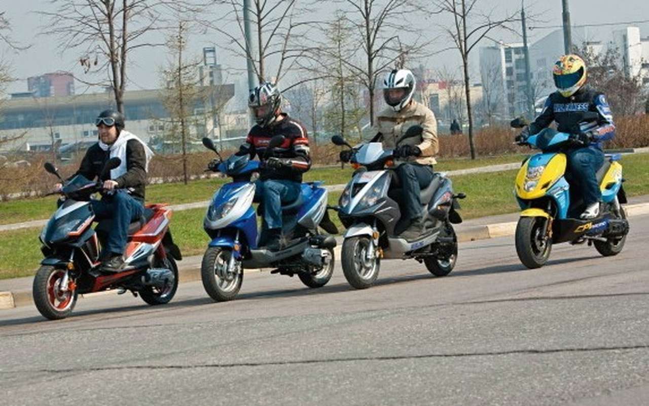 Водителей скутеров пока не будут штрафовать за отсутствие прав