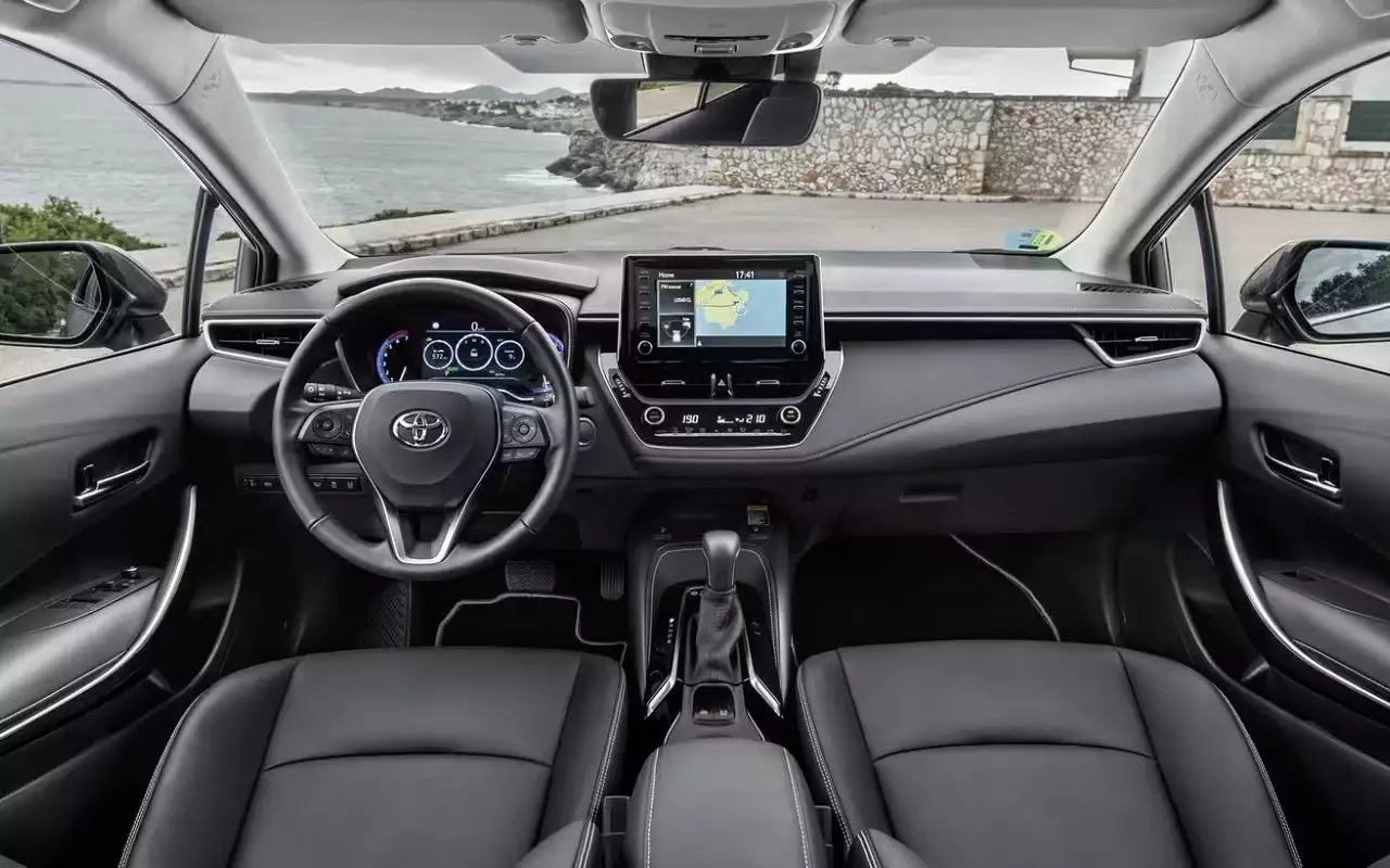Интерьер Toyota Corolla