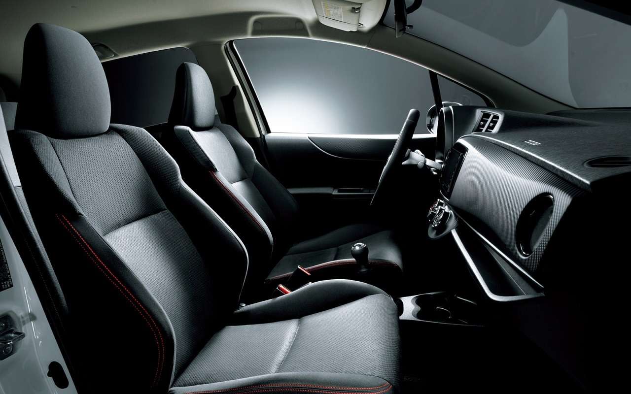 Интерьер Toyota Vitz