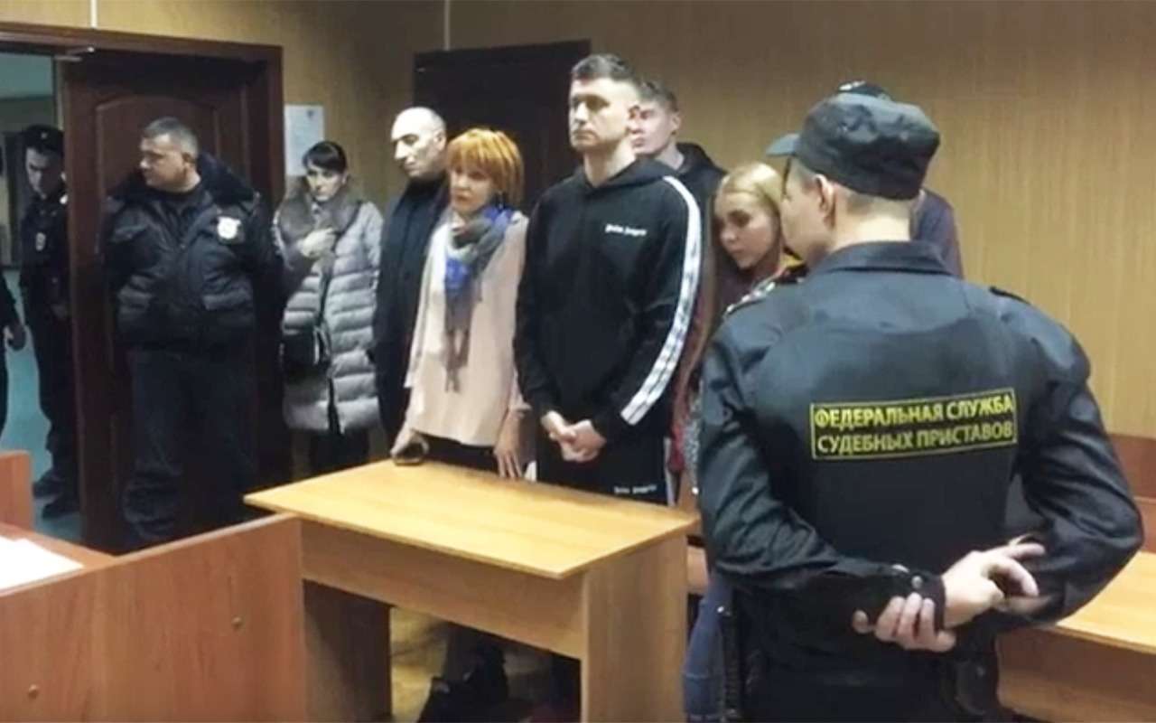 Танцевавших на Новом Арбате блогеров посадили на 10 суток