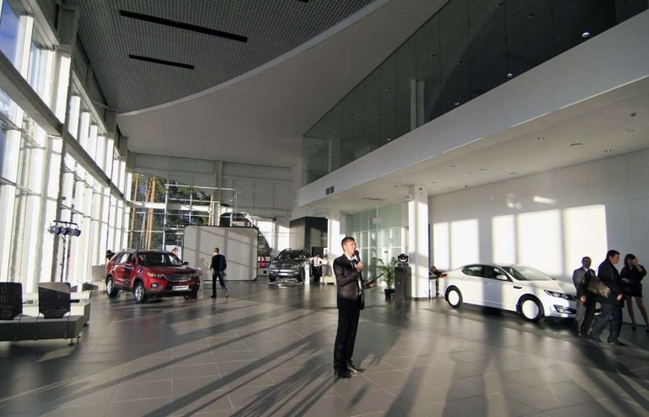 Шопинг по-соседски: как казахи и белорусы скупали автомобили в России