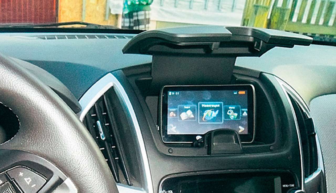 Советы бывалых: усовершенствуем Duster, экономим место в багажнике Corolla, прячем навигатор