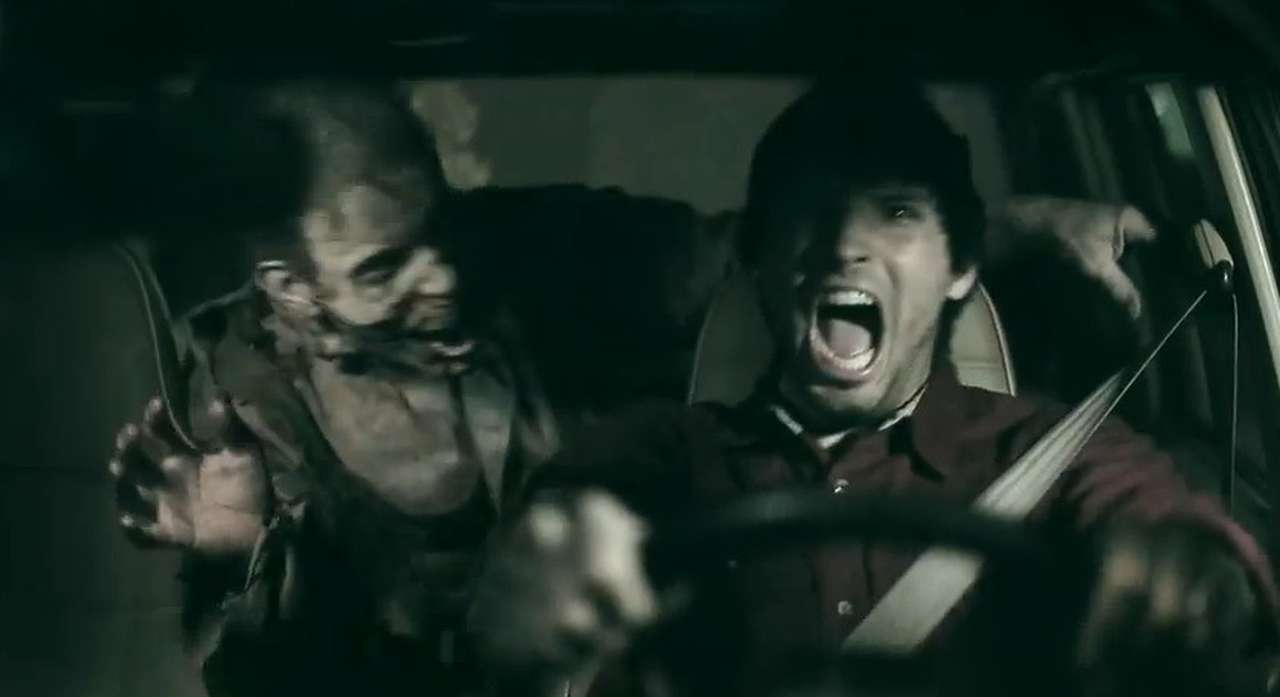 Водителям напомнили о ремнях безопасности с помощью зомби (ВИДЕО)